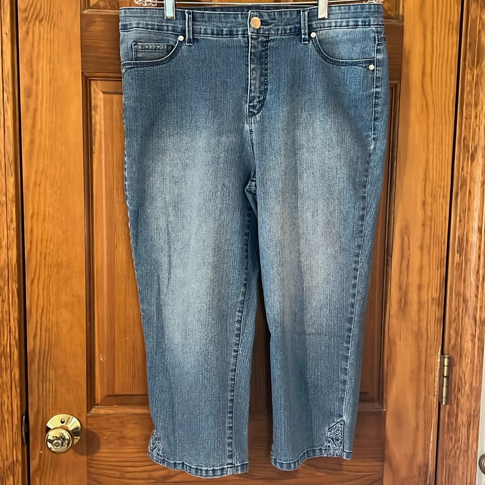 Women’s Gloria Vanderbilt Denim Capri Pants Slimming Effect Jordan Size 12
